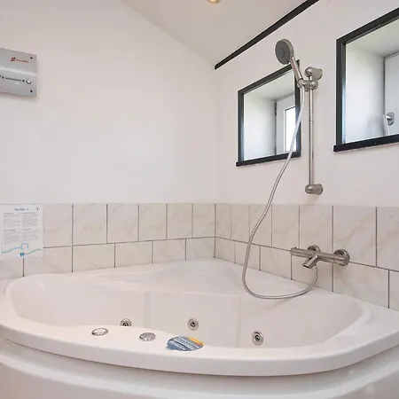 6 Person In Humble-by Traum *