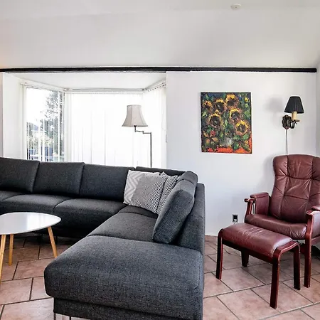 6 Person In Humble-by Traum *